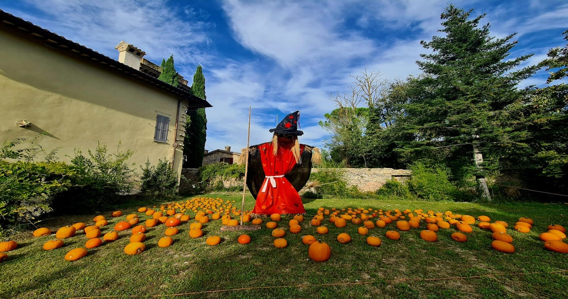 pumpkinumbria2023, magician with pumpkins, Madonna di Baiano, Spoleto